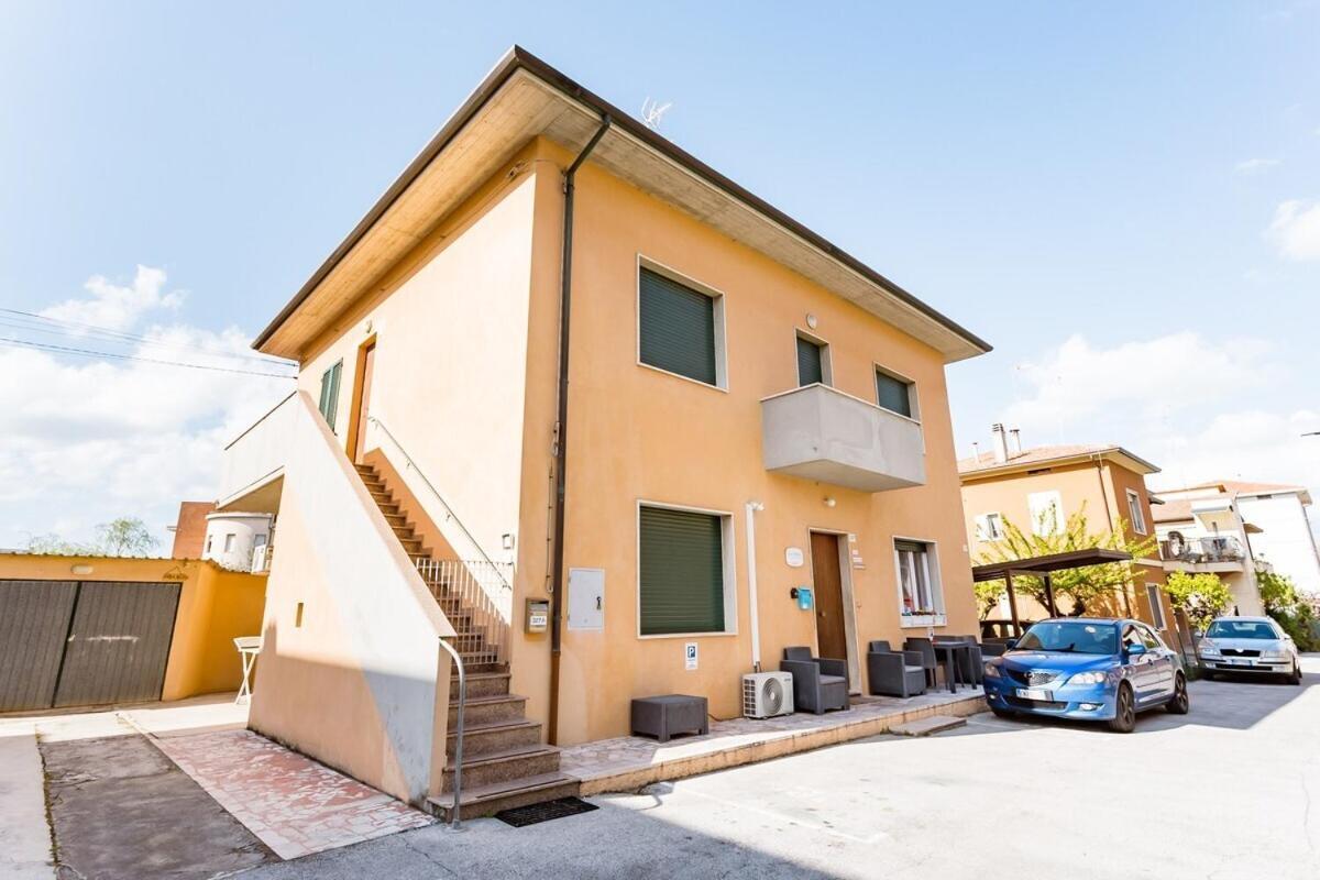 Casa Mafalda - Rooms, Friends And More - Affittacamere, Guest House Senigallia Esterno foto