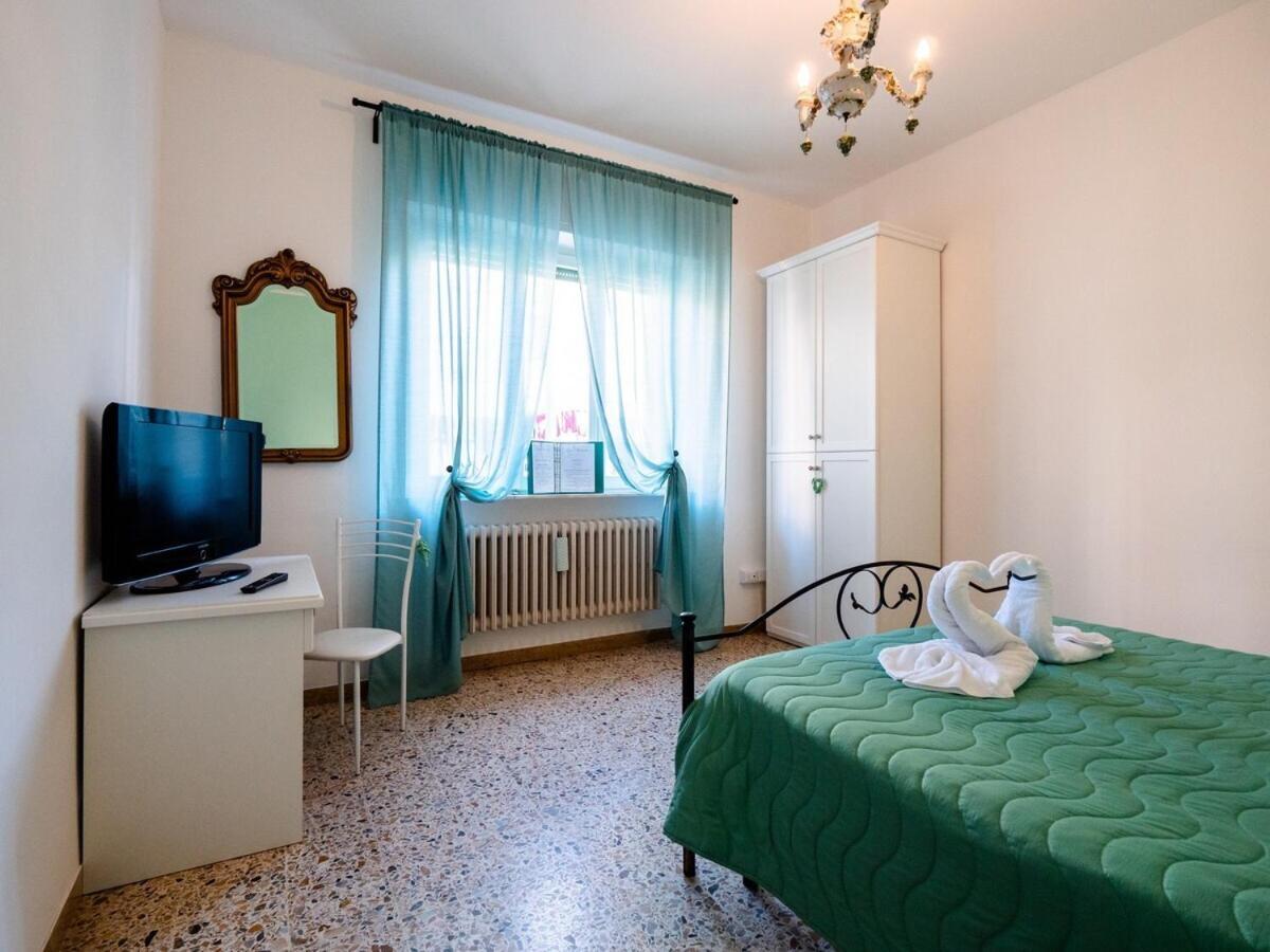 Casa Mafalda - Rooms, Friends And More - Affittacamere, Guest House Senigallia Esterno foto